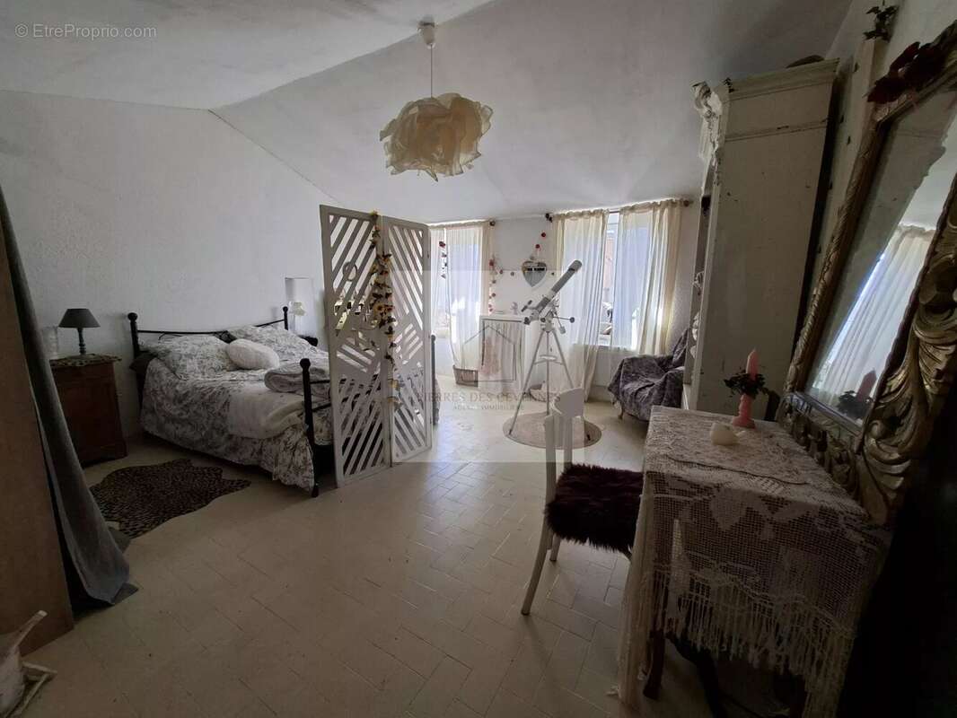Maison à LE COLLET-DE-DEZE