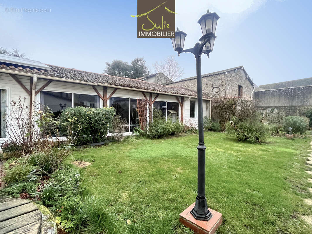 Maison à NUEIL-LES-AUBIERS