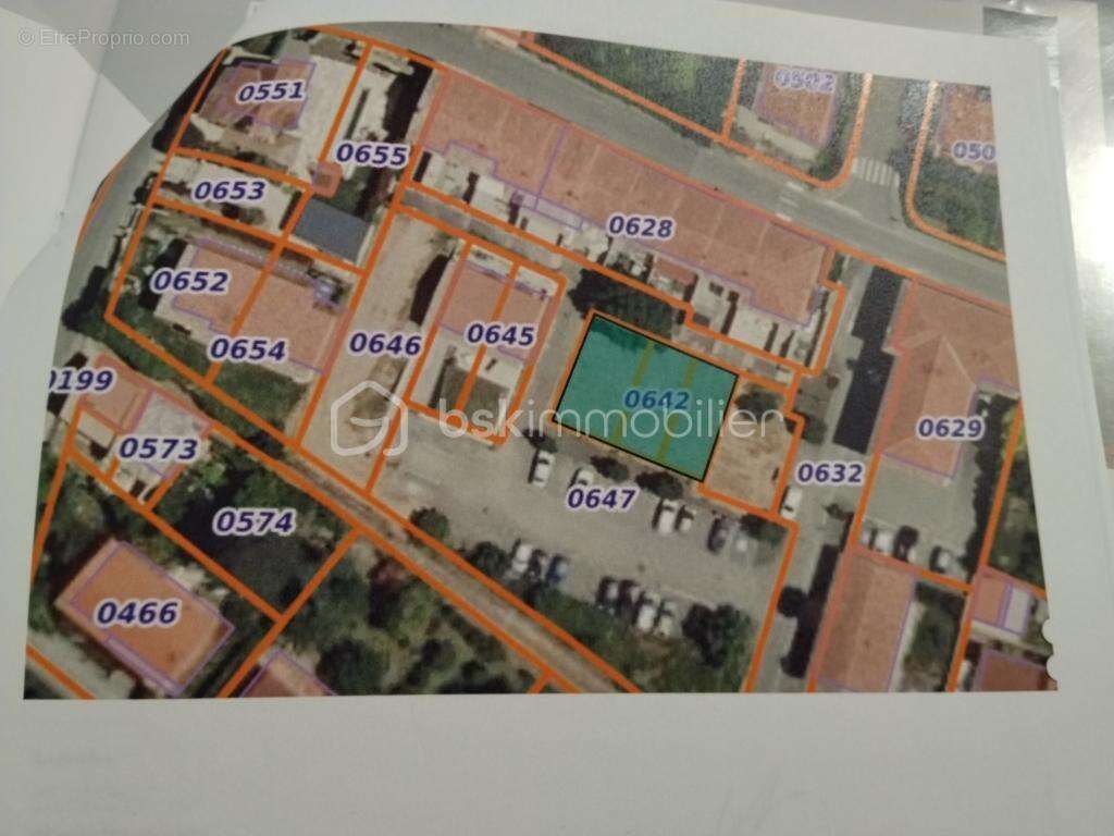 Terrain à MONTOLIEU