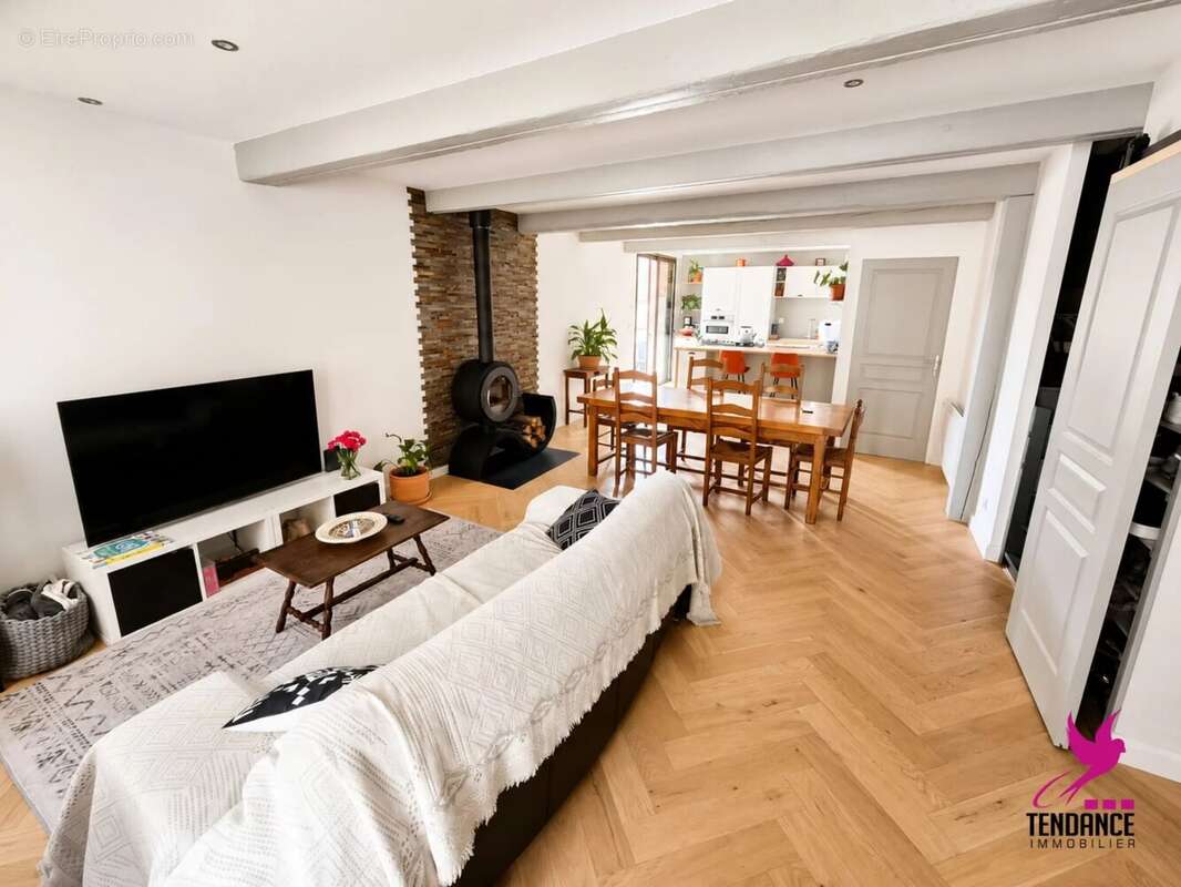 Exclusivité LAUNAC– Maison rénovée, 3 chambres, Jardinet. - photo 2