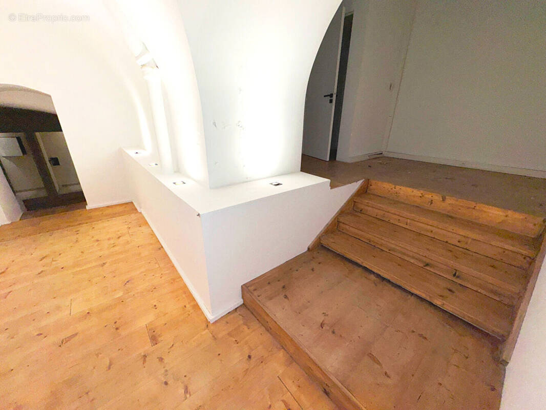 Commerce à PARIS-6E