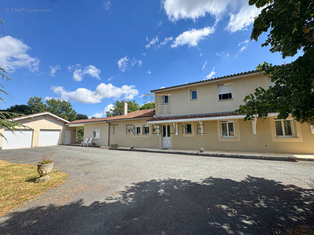 Maison à PUJOLS