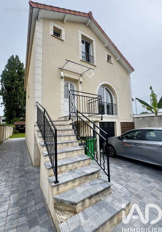 Photo 1 - Maison à LES PAVILLONS-SOUS-BOIS