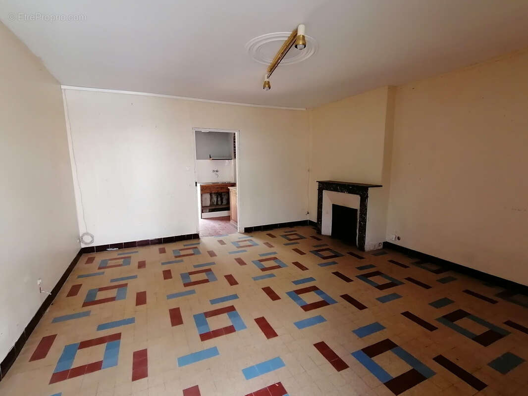 Maison à SAINT-DENIS-DE-JOUHET