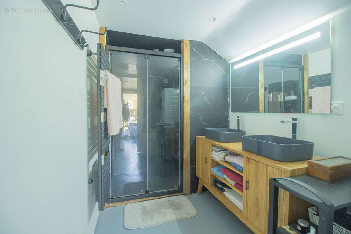 Maison à BECON-LES-GRANITS