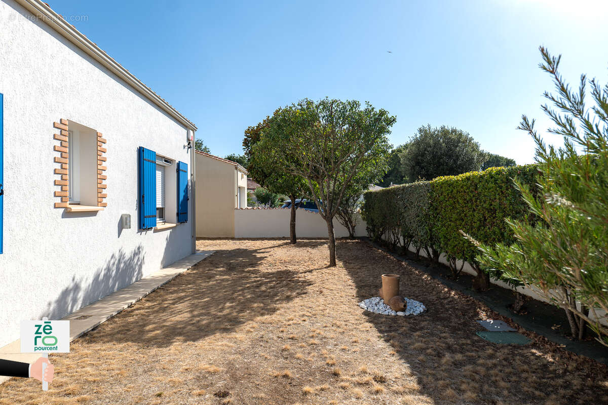 Longeville-sur-Mer   Maison de plain-pied 3 chambres avec piscine, véranda, garage et panneaux solaires   Hype - photo 29