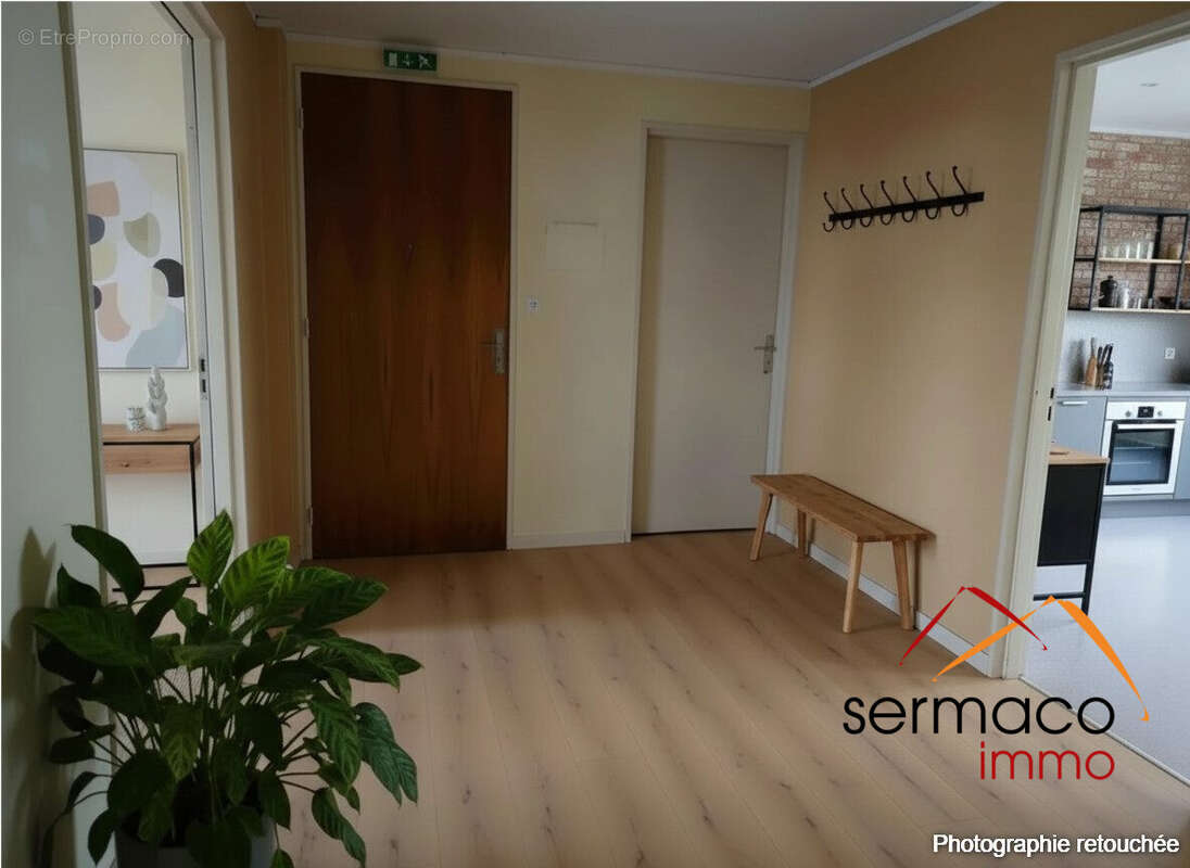 Home staging IA (entrée) - Appartement à SARREGUEMINES