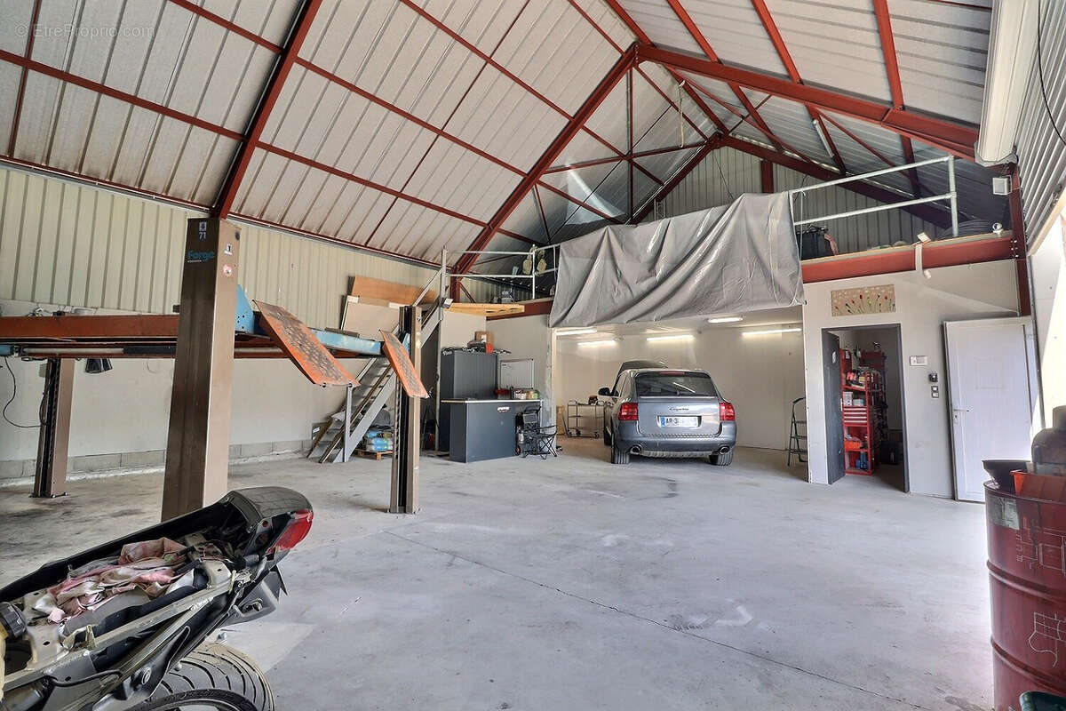 Commerce à MARCILLY-LES-BUXY