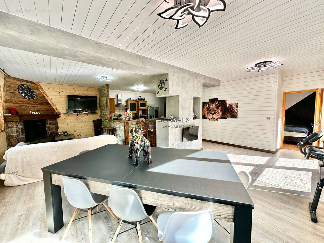 Pièce de vie - Appartement à GUILLESTRE