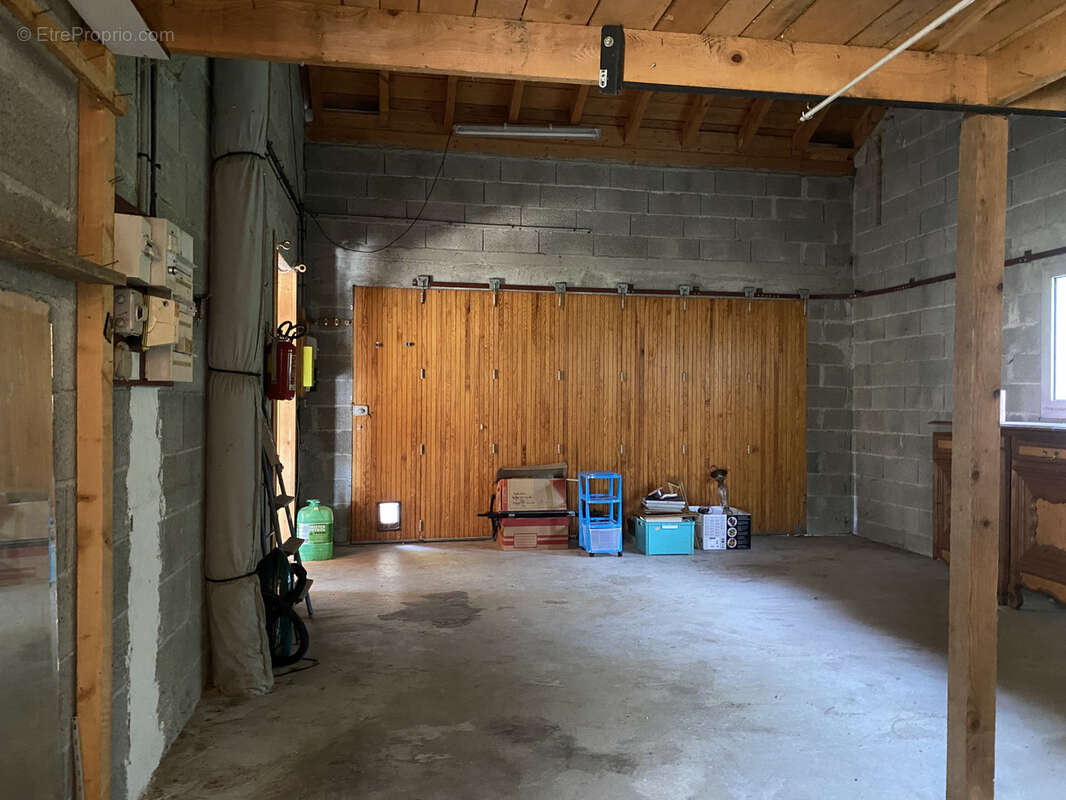 Maison à AVIGNON-LES-SAINT-CLAUDE