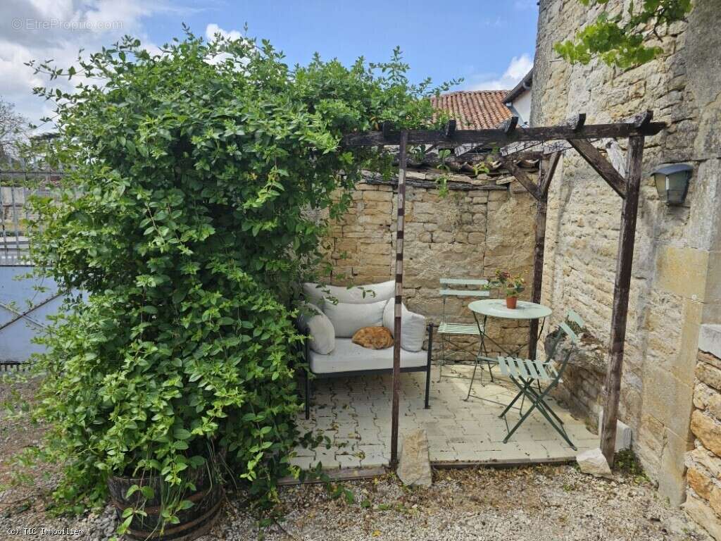 Maison à VILLEFAGNAN