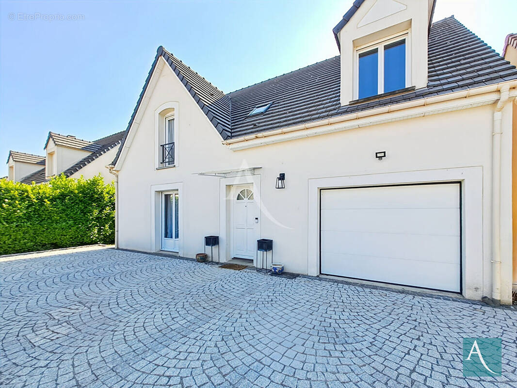 Maison à SAINT-GERMAIN-LES-ARPAJON