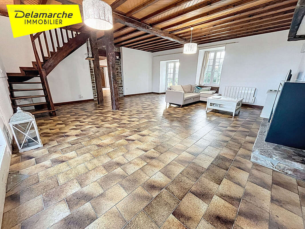 Maison à SAINT-AUBIN-DE-TERREGATTE