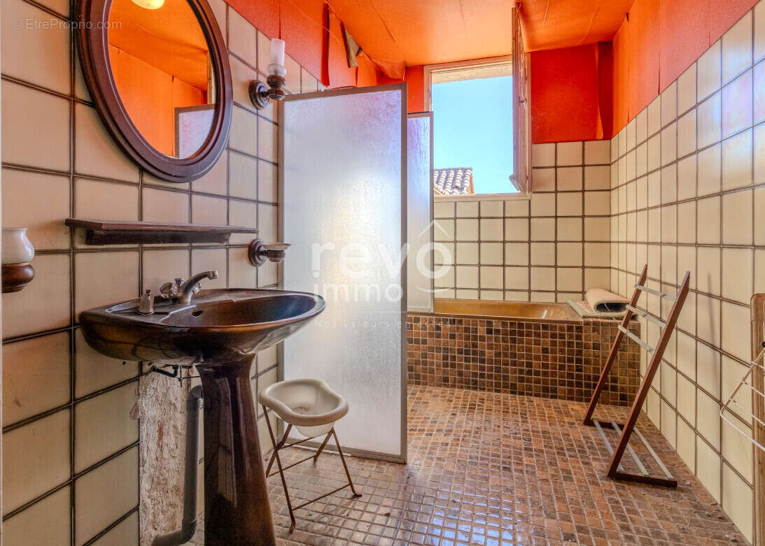 Demeure de caractère du 19ème siècle  325 m²  Fort potentiel - photo 8