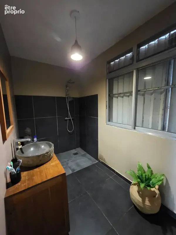 Villa 5 chambres + 2 F2 indépendants sur plus de 2400 m² de terrain - photo 14