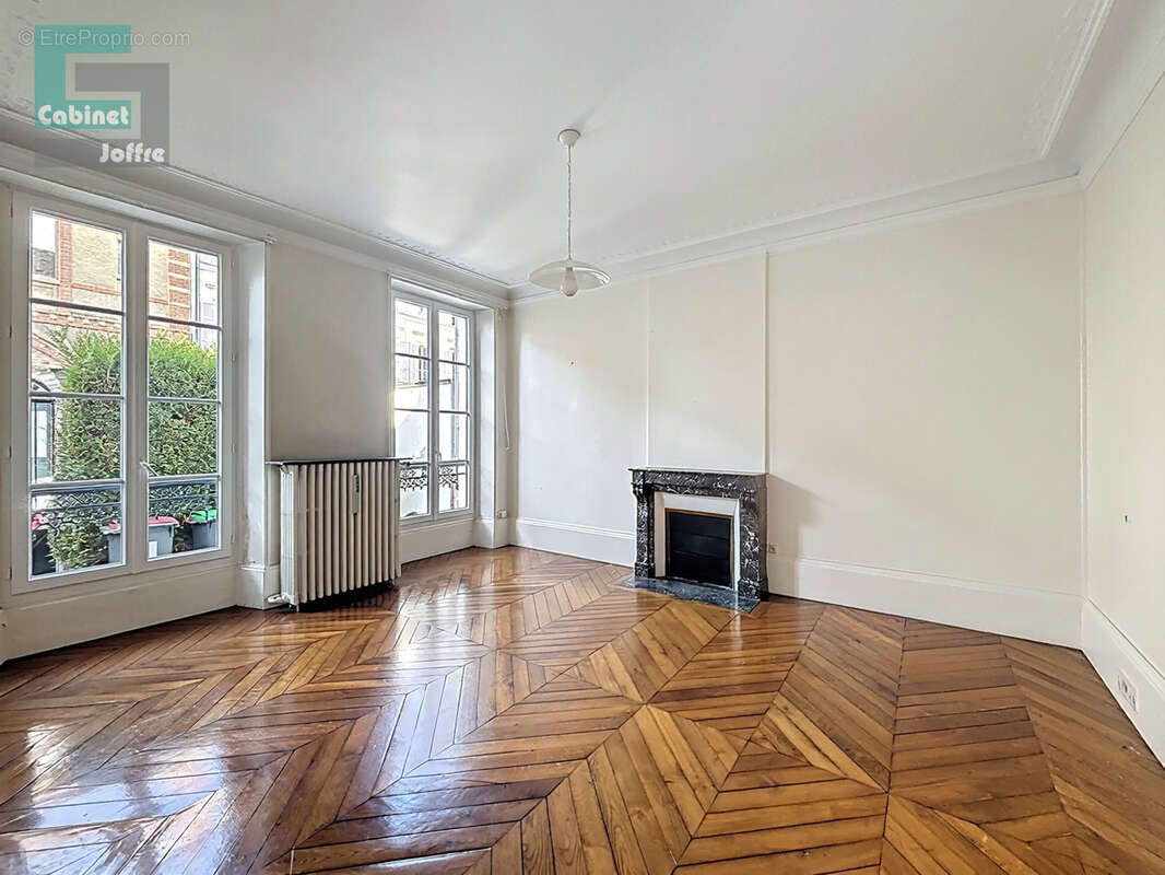 Maison à FONTAINEBLEAU