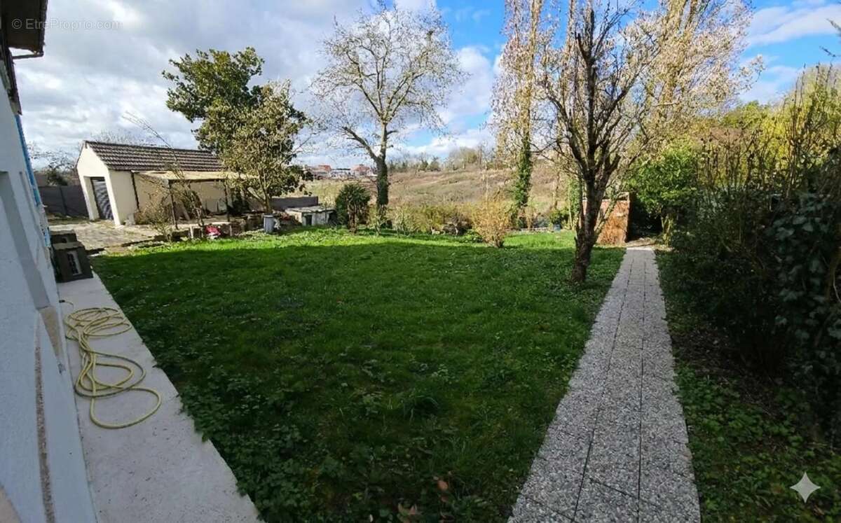 Maison à LONGPERRIER