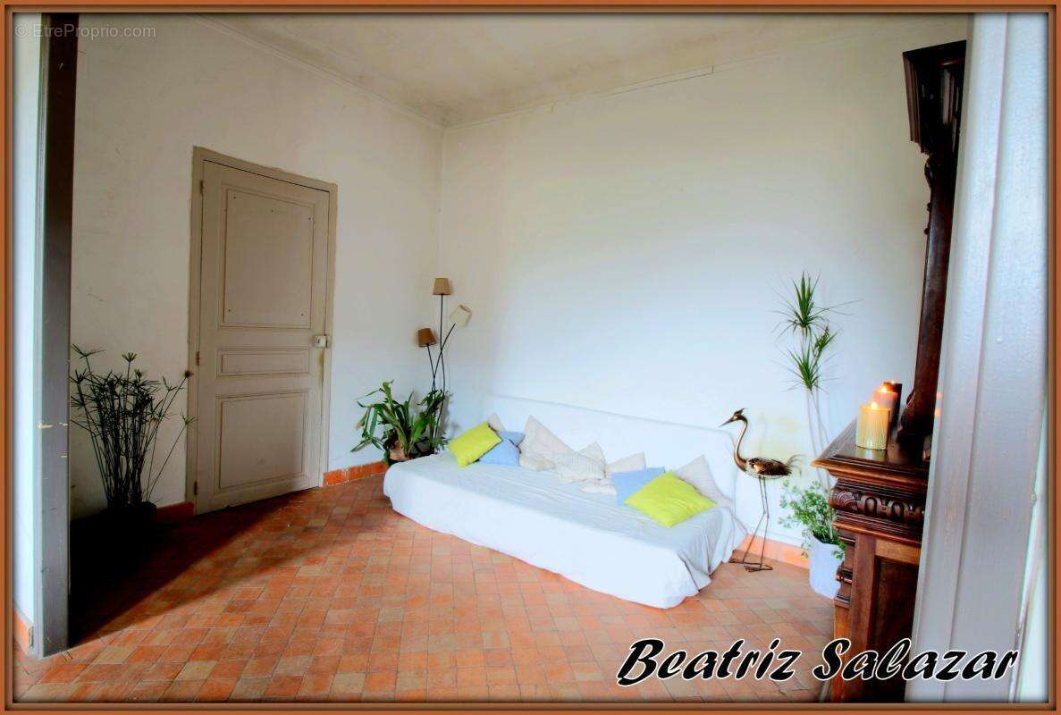 A Digne-les-Bains, dans un quartier central et calme, très bel appartement à rénover de 76m², 2/3 pièces et deux greniers - photo 5