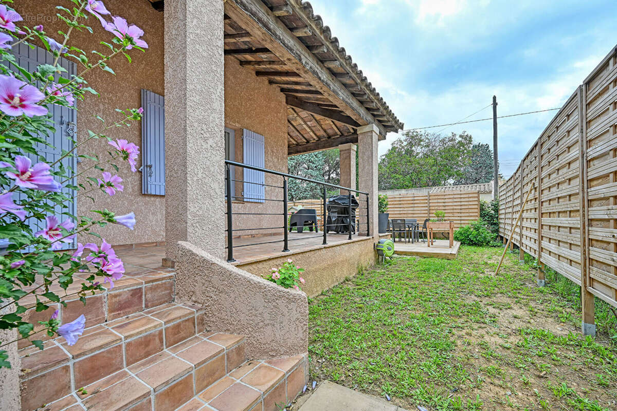 Maison à MILHAUD