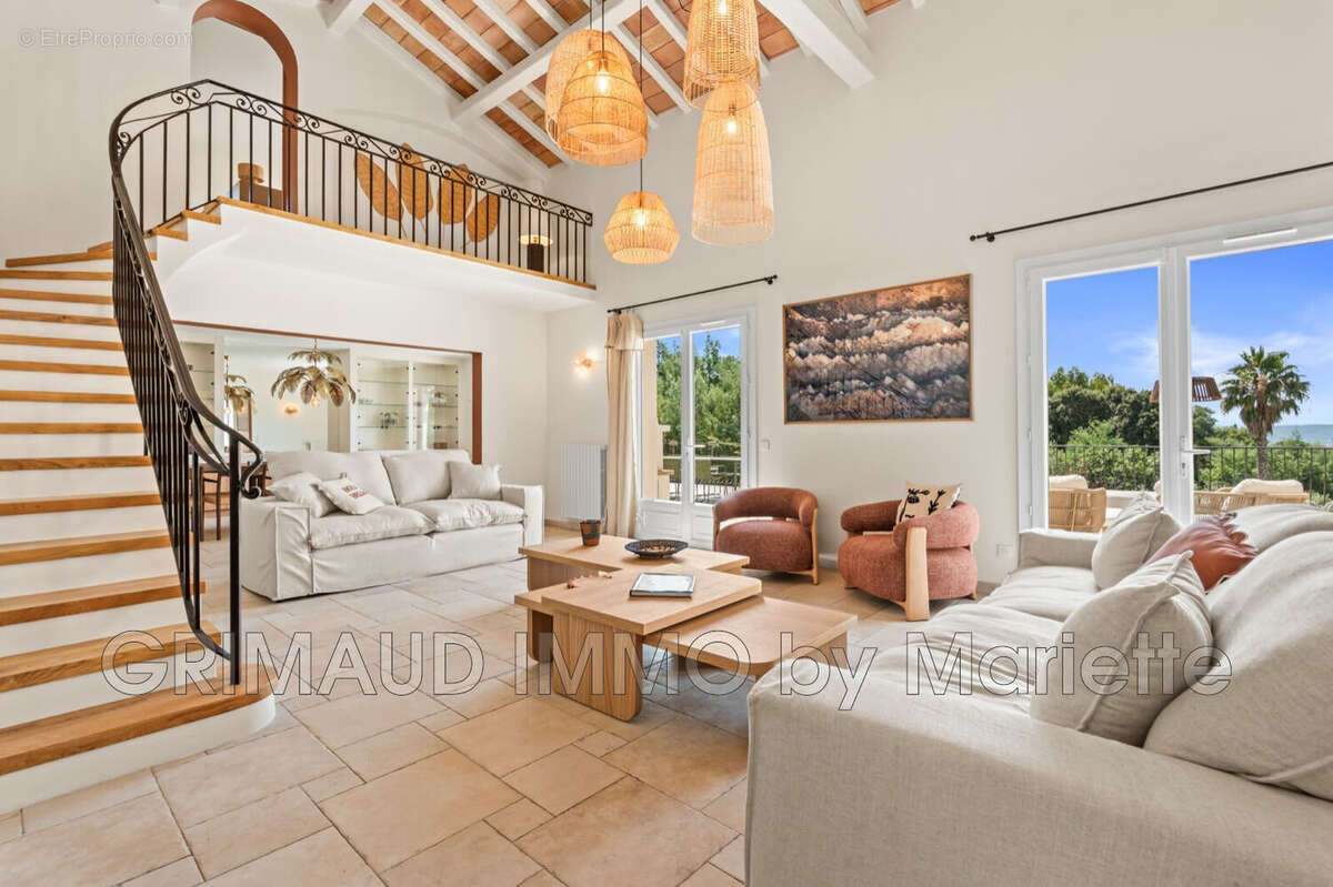 Maison 313 m² à Grimaud  - photo 2