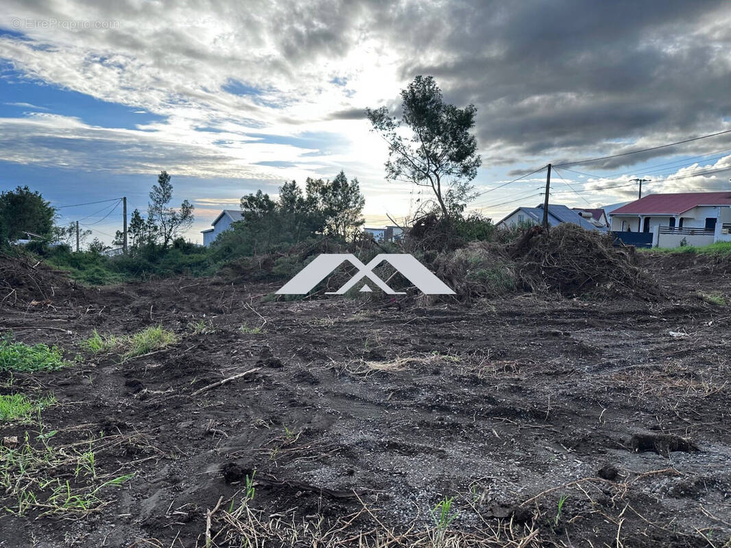 Terrain à SAINT-PIERRE
