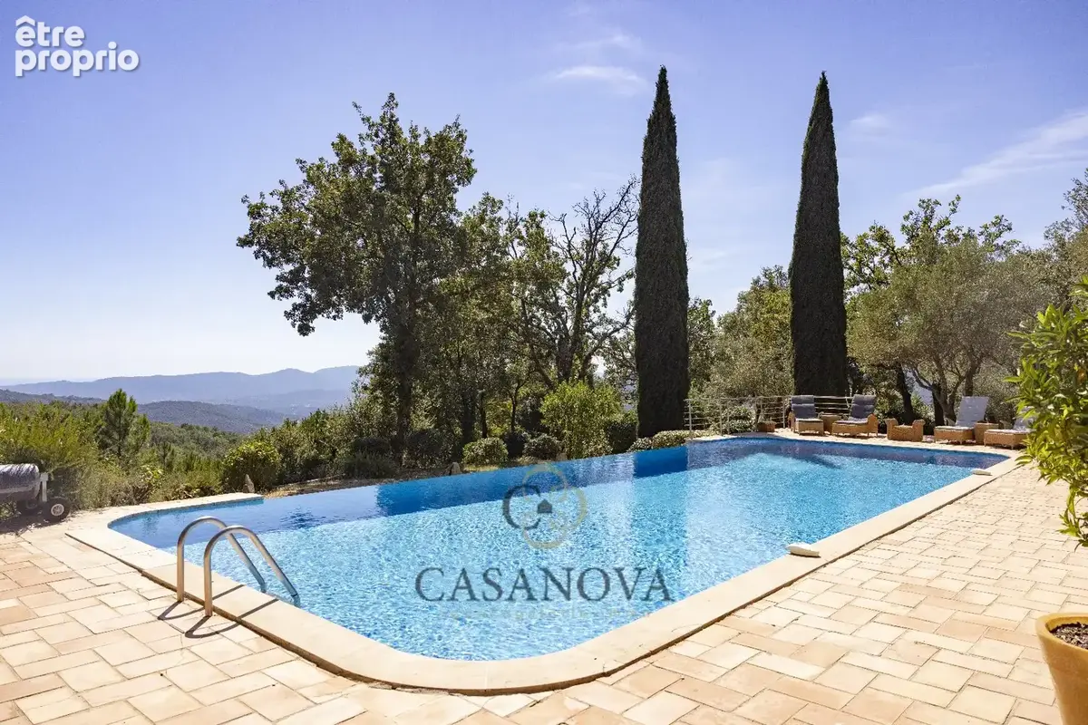 Golfe de Saint Tropez - Domaine de 5 hectares avec bastide, maison de gardien, piscine et vue panoramique à La Garde-Freinet - photo 2
