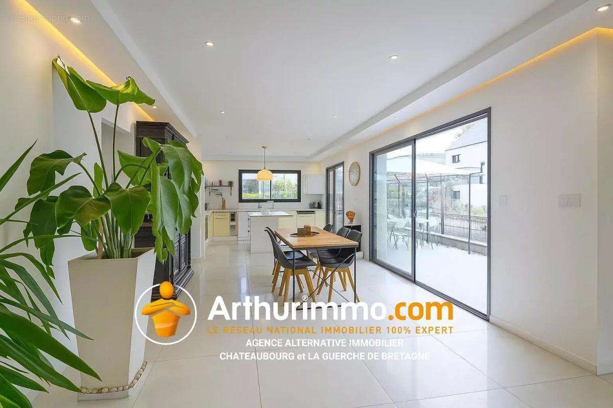 Maison à SAINT-ERBLON