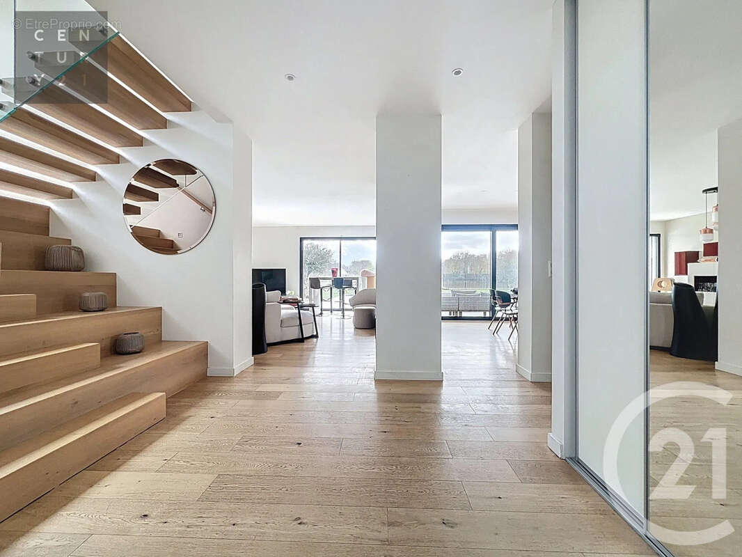 Maison à LA CHAPELLE-SAINT-LUC