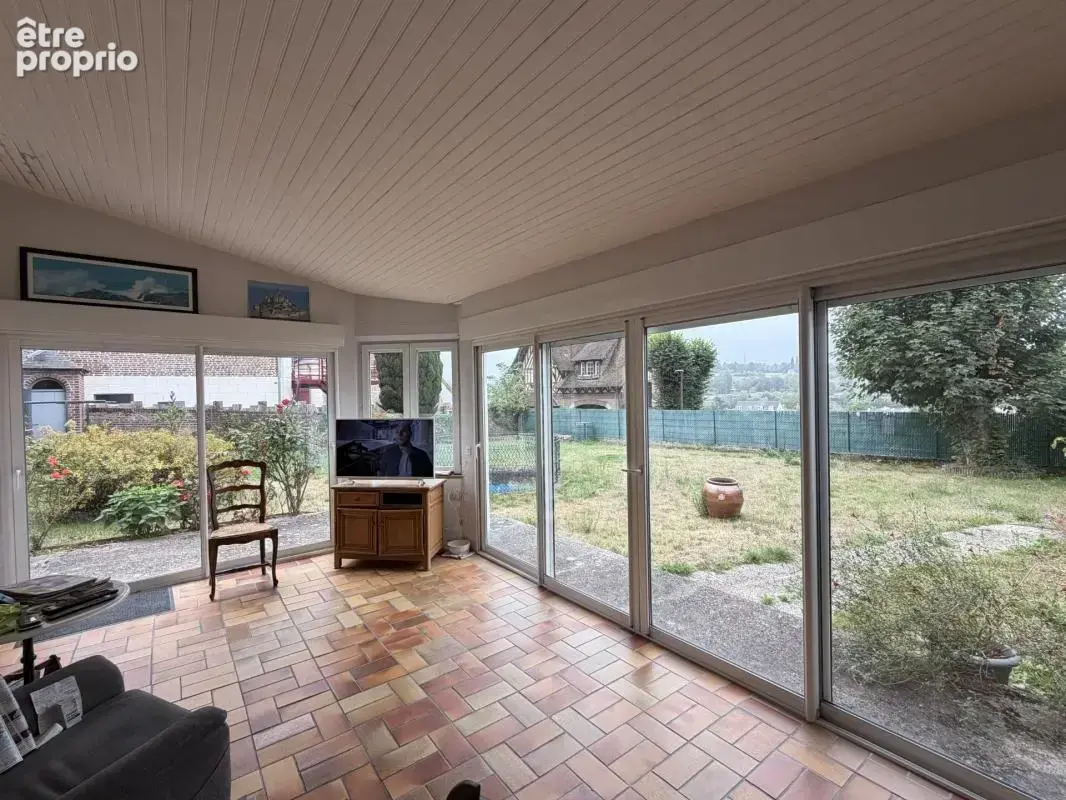 LISIEUX – Maison de caractère, 7 chambres, jardin et vue dégagée, proche centre ville - photo 12