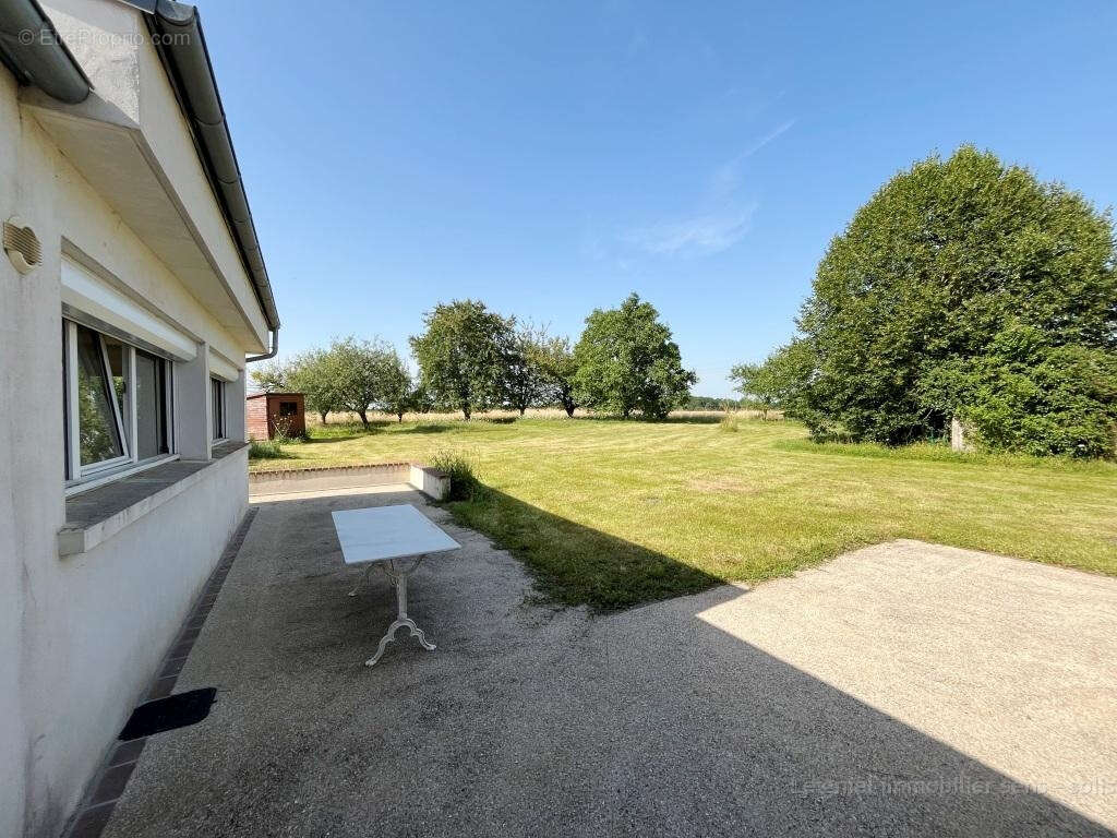 Grande maison entourée de son jardin de 5200m2 - photo 23