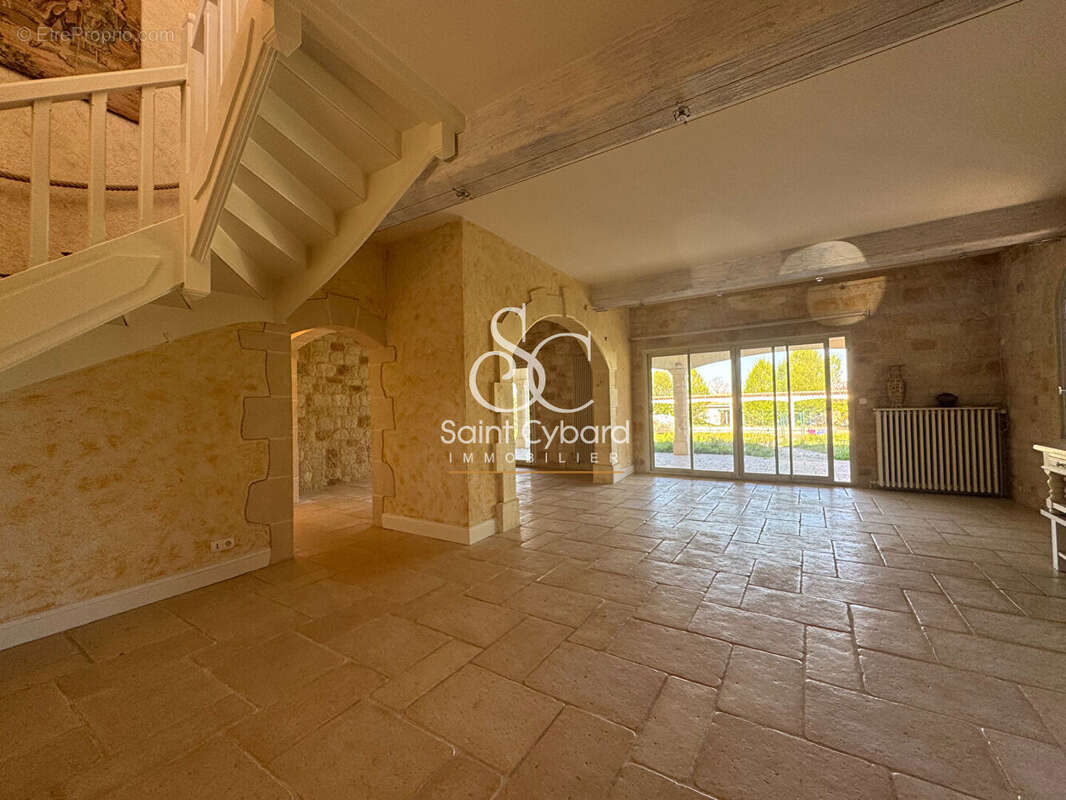 Maison à ROULLET-SAINT-ESTEPHE