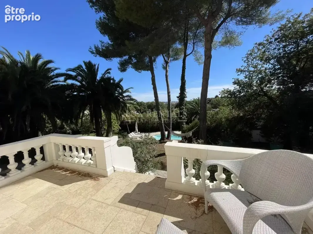 Villa en vente à Antibes dans un quartier résidentiel - photo 3