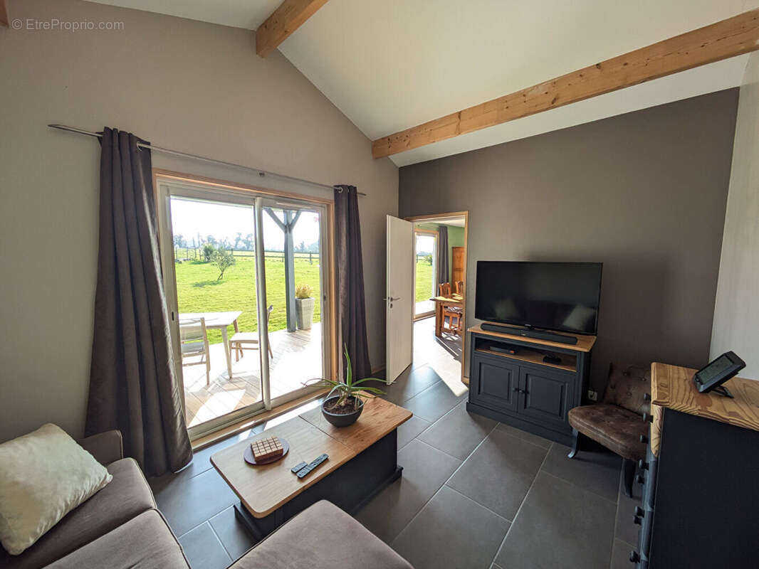 Maison à EMONDEVILLE