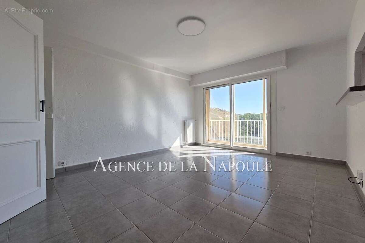 Appartement 40 m² à Mandelieu-La-Napoule  - photo 3