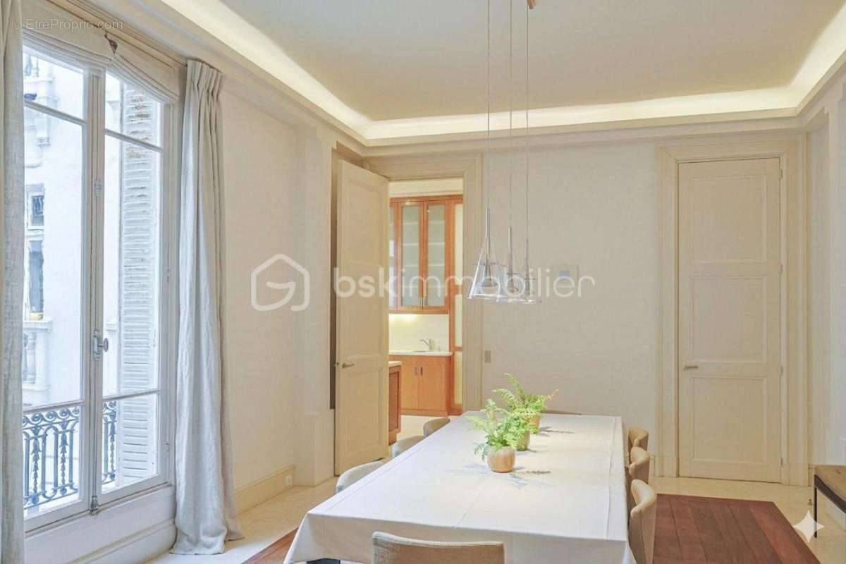 Appartement à PARIS-17E