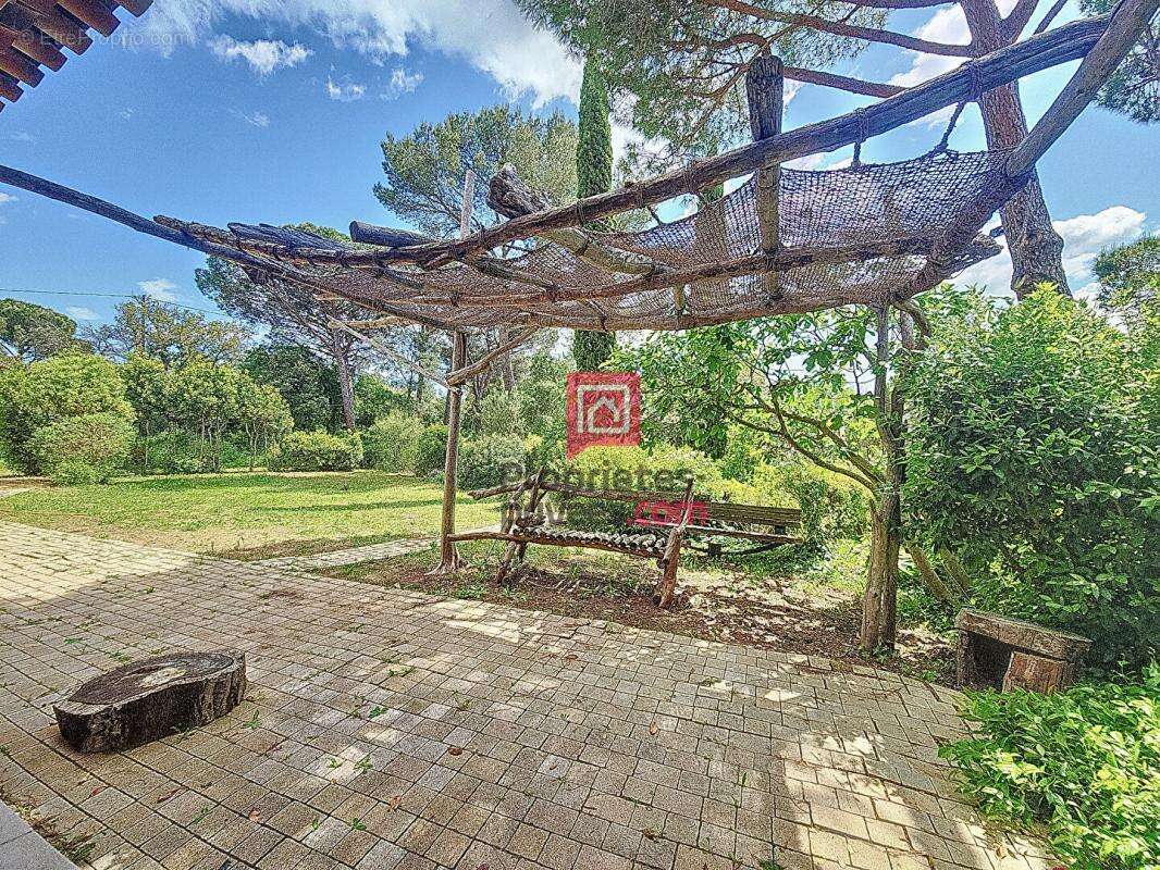 Maison à ROQUEBRUNE-SUR-ARGENS