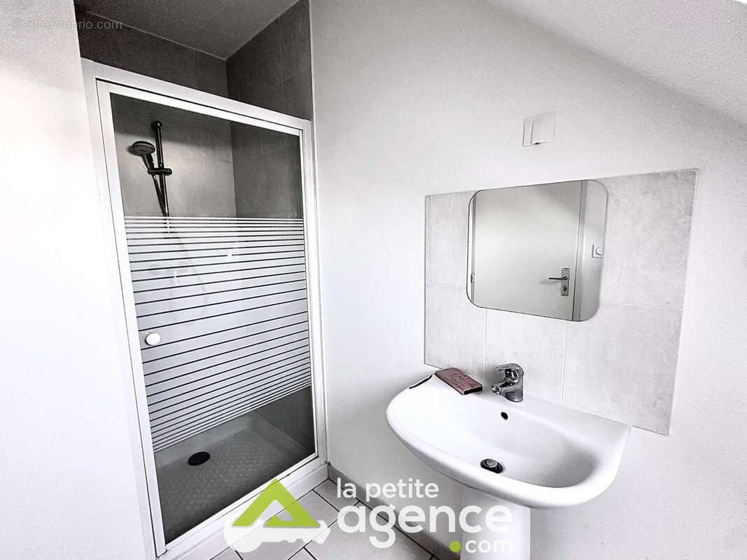 St Doulchard, vend pavillon type 5, 103 m2 habitable environ, jardin et garage - photo 7