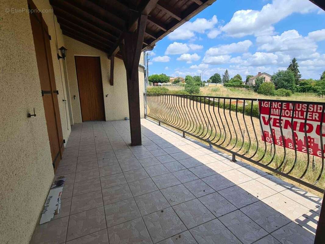 Maison 150 m² à Douzillac  - photo 3