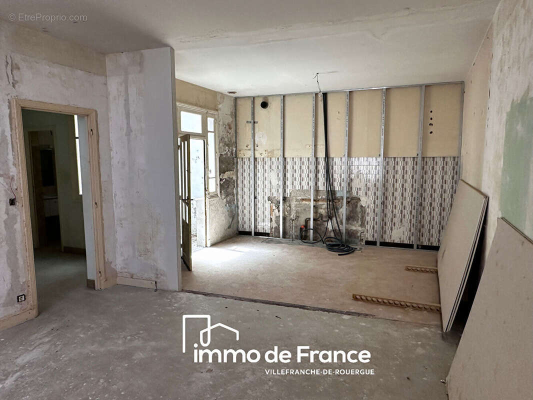 Villefranche De Rouergue, maison à terminer d'aménager, T3 de 60 m² sur 2 garages - photo 5