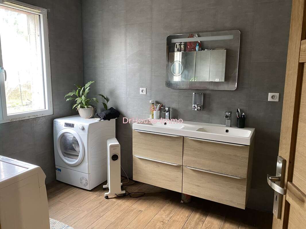 Commerce à SAUGNACQ-ET-MURET