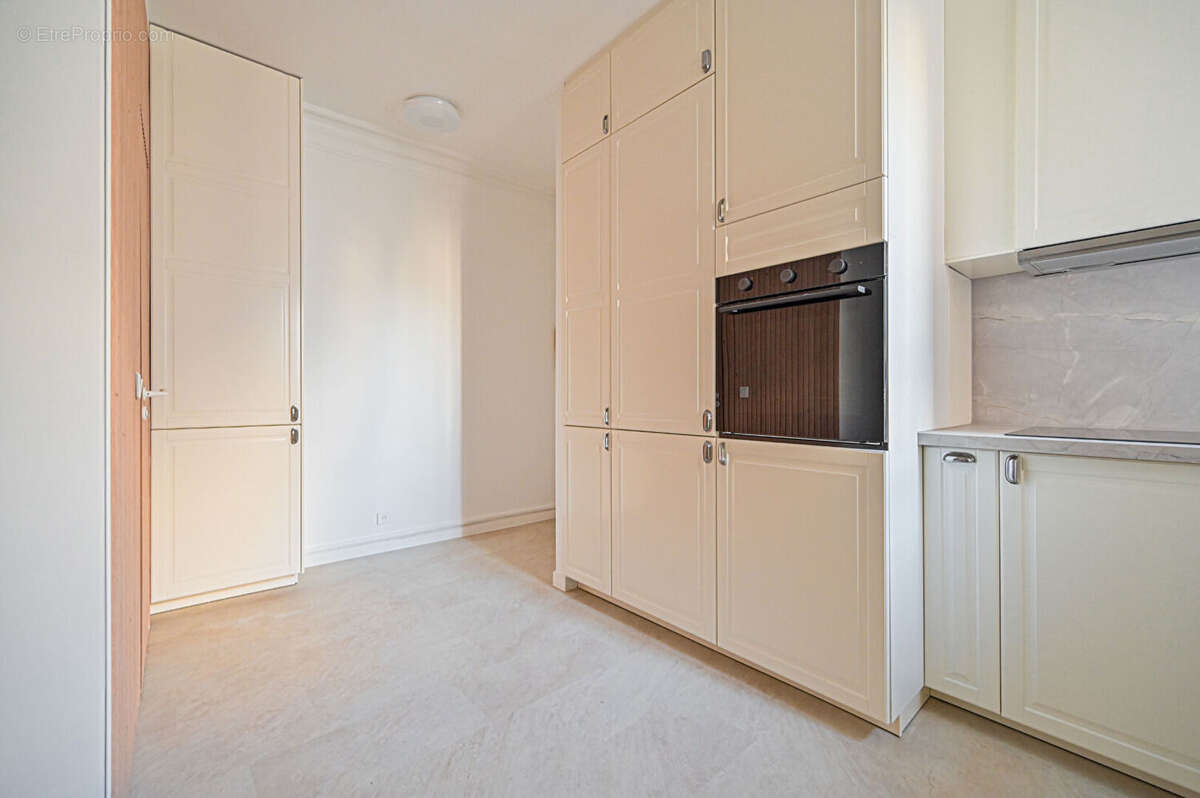 Appartement à PARIS-14E