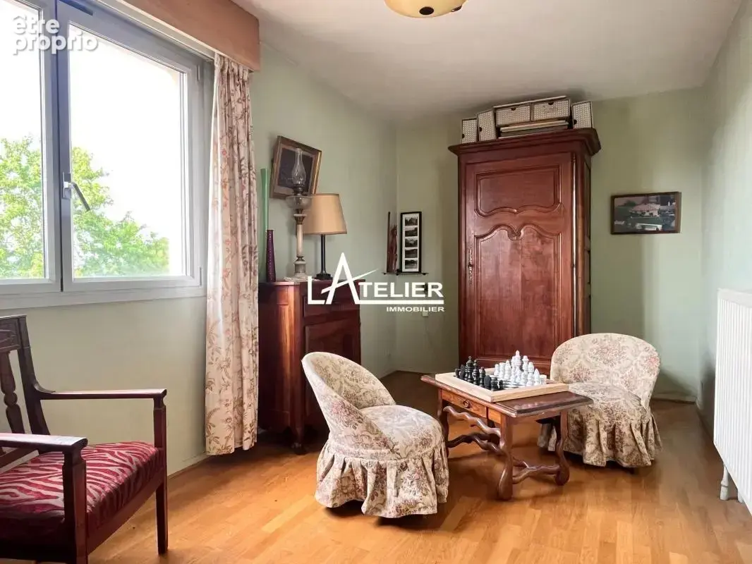 T3 81m2 ascenseur, balcon et vue dégagée, 2 parking, cave - photo 4