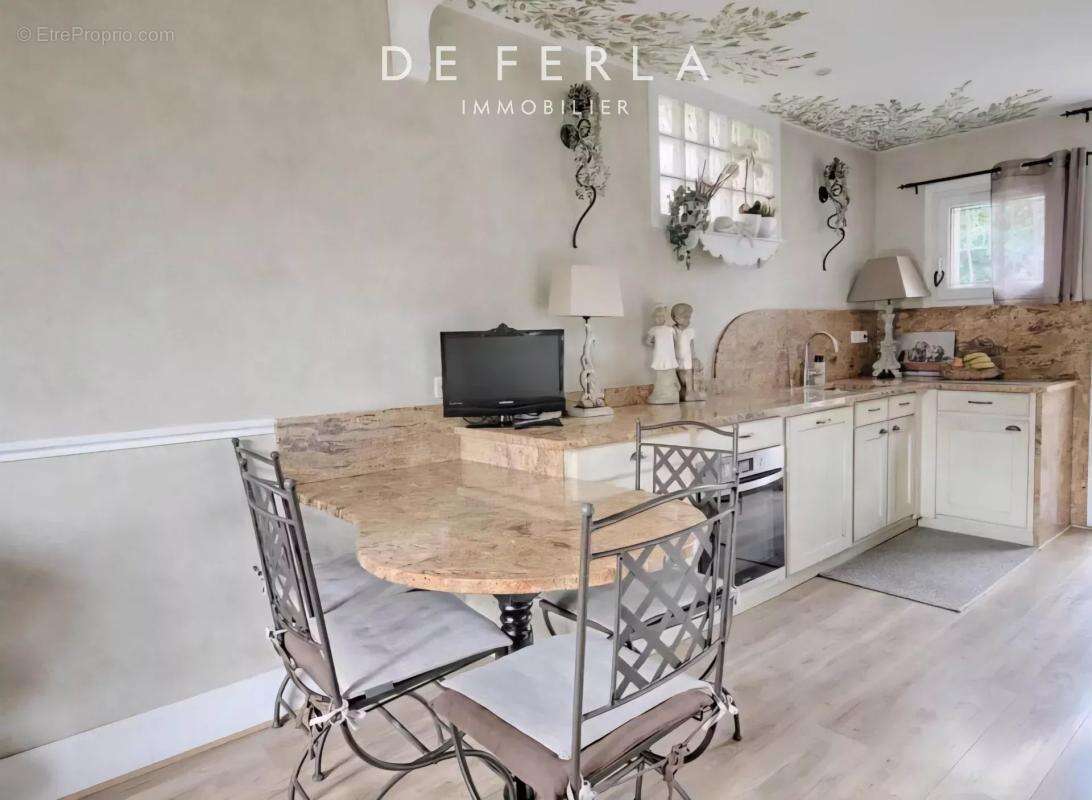 Maison à SAINT-MAUR-DES-FOSSES