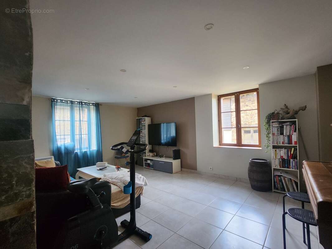 Maison à LE CHATENET-EN-DOGNON