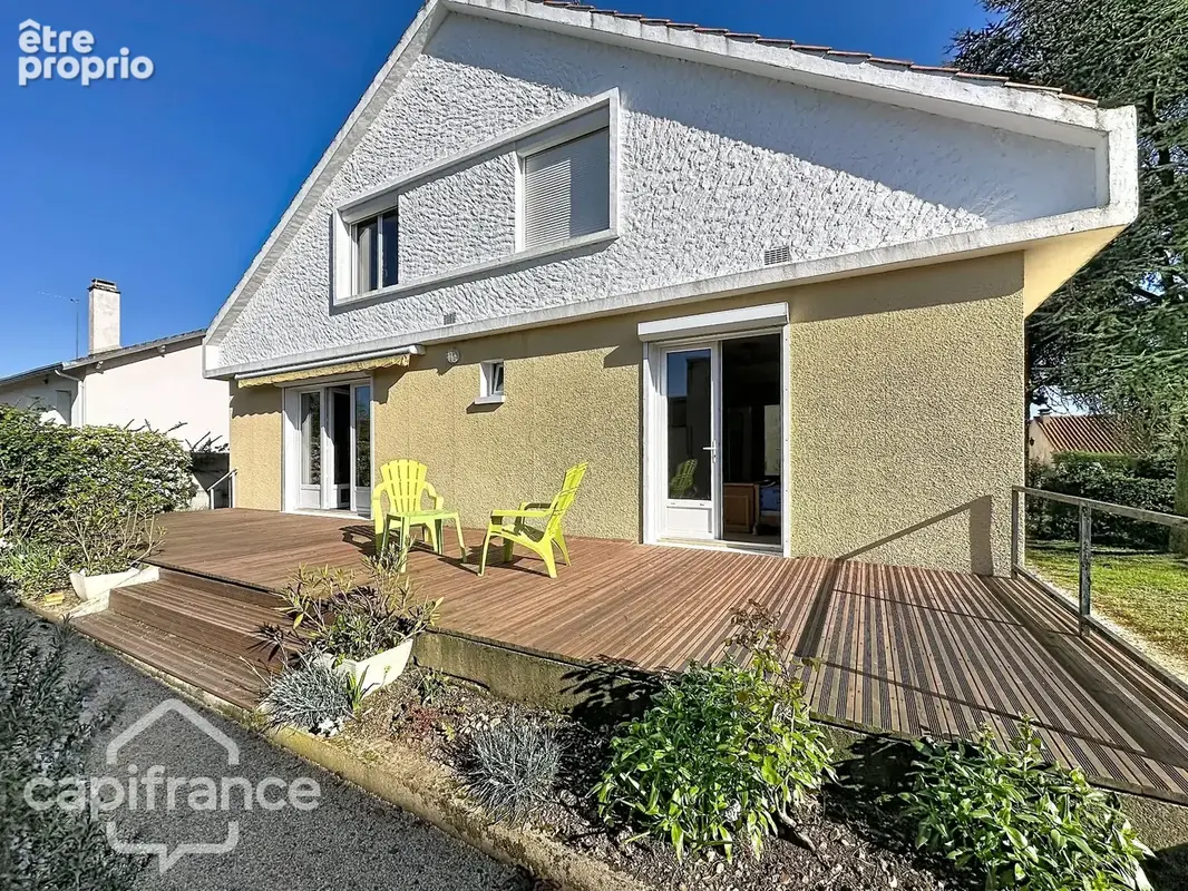 Dpt Deux Sèvres (79), à vendre THOUARS maison P7 de 196 m² - Terrain de 475,00 m² - photo 2