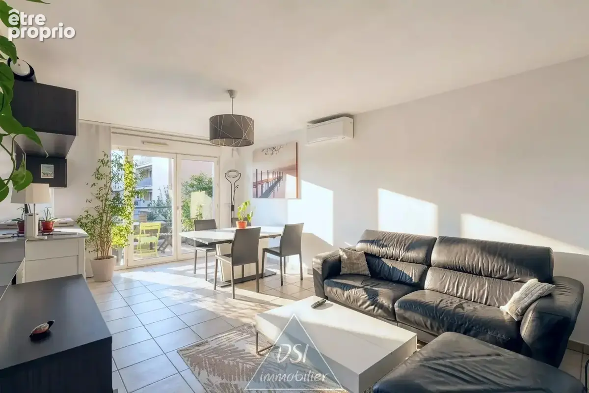Villeurbanne – proximité doua – superbe t4 – terrasse 7 m² plein ouest – 3 chambres – garage double – climatisation - photo 2