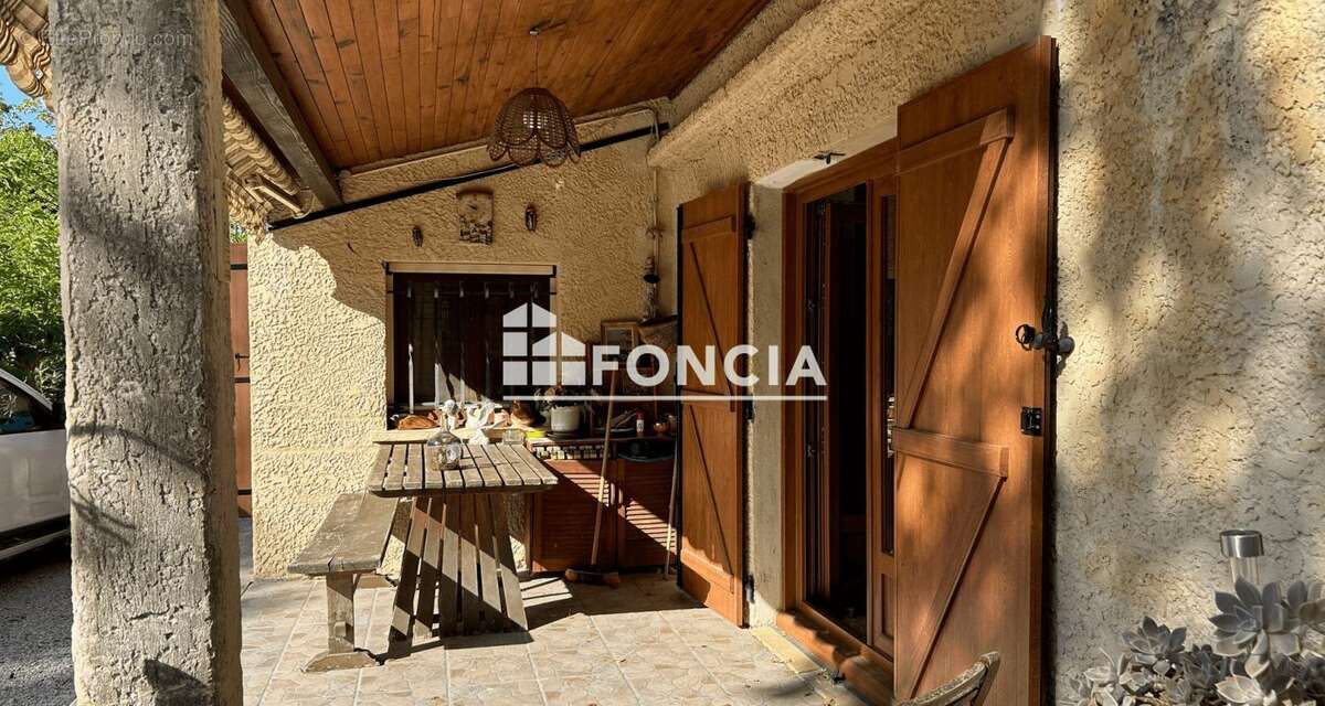 A Salon-de-Provence dans le vallon du Val de Cuech, Maison de 112 m2 sur un terrain de 2.730 m2 - photo 5
