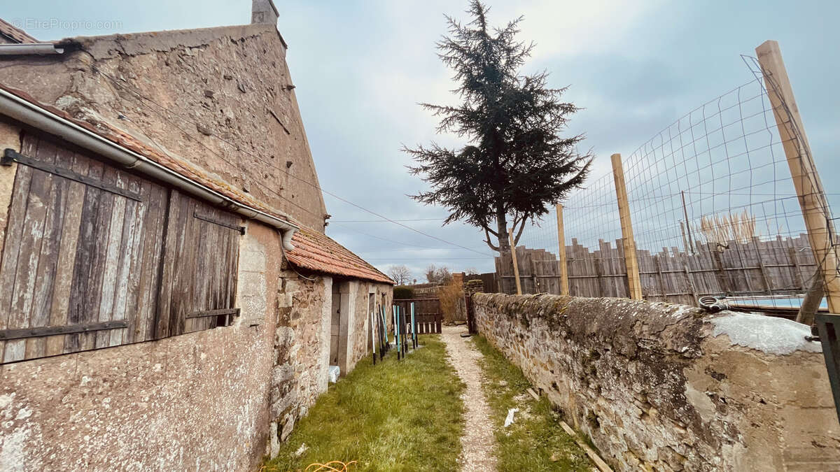 Murs et Fonds commerciaux situés à CUSSY-LES- FORGES   154 600 €. - photo 11