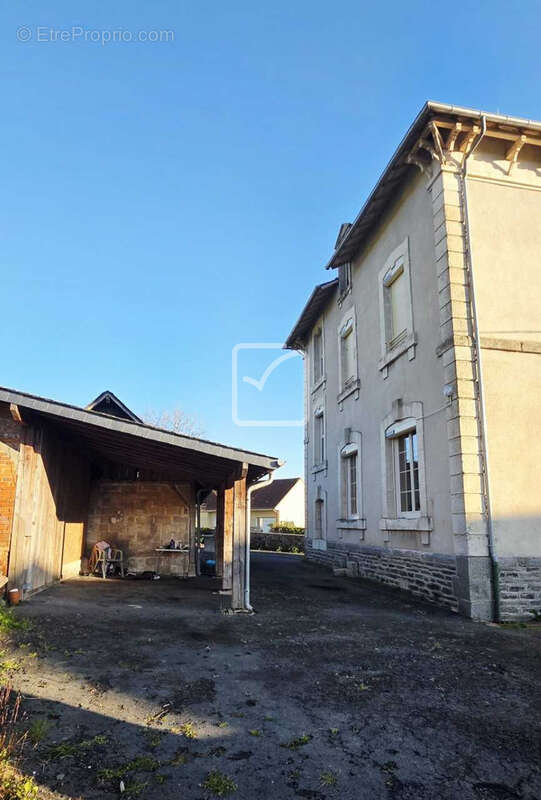 Maison à OBJAT