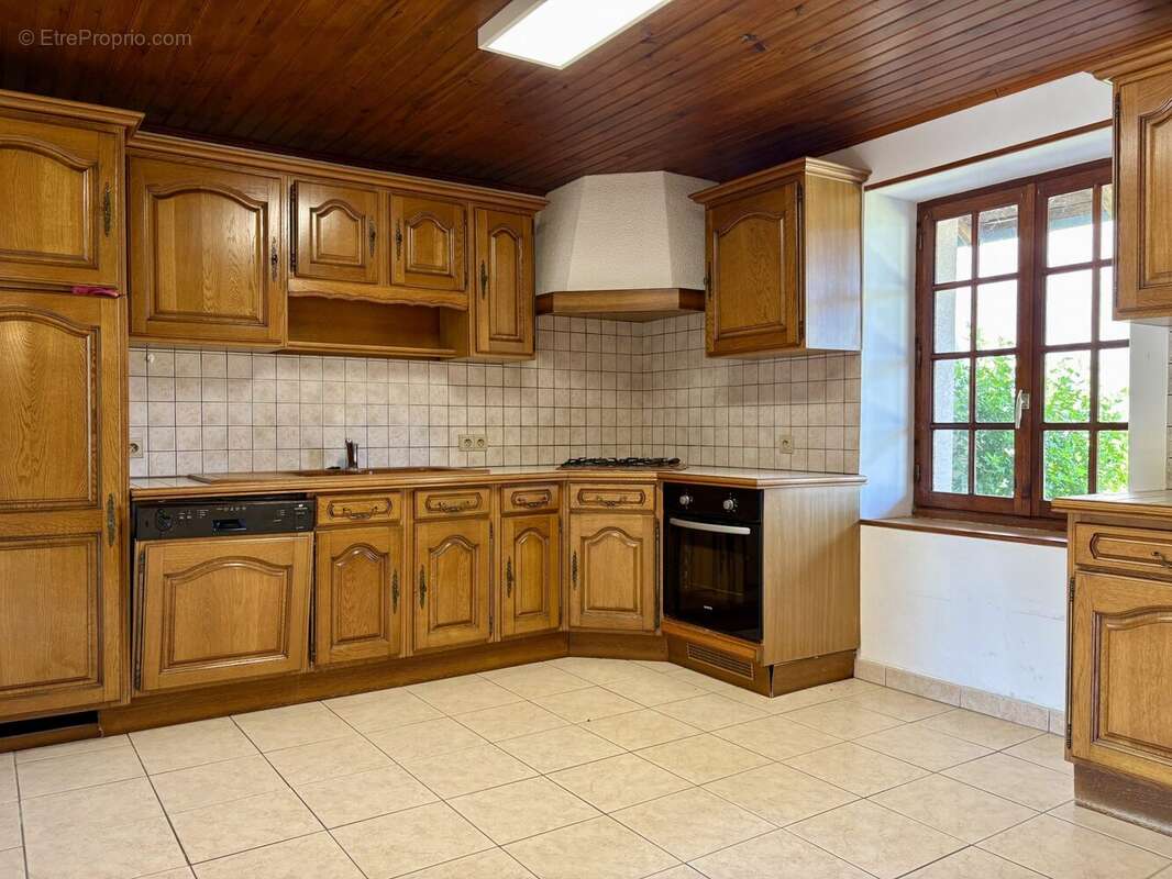 Maison 112 m² à La Genete  - photo 6